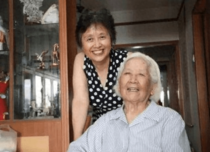 96-year-old wife of a Peking University professor, who ended her life after four days of fasting and dehydration, leaving behind a thought-provoking sentence - avoiding smoking for diabetes control